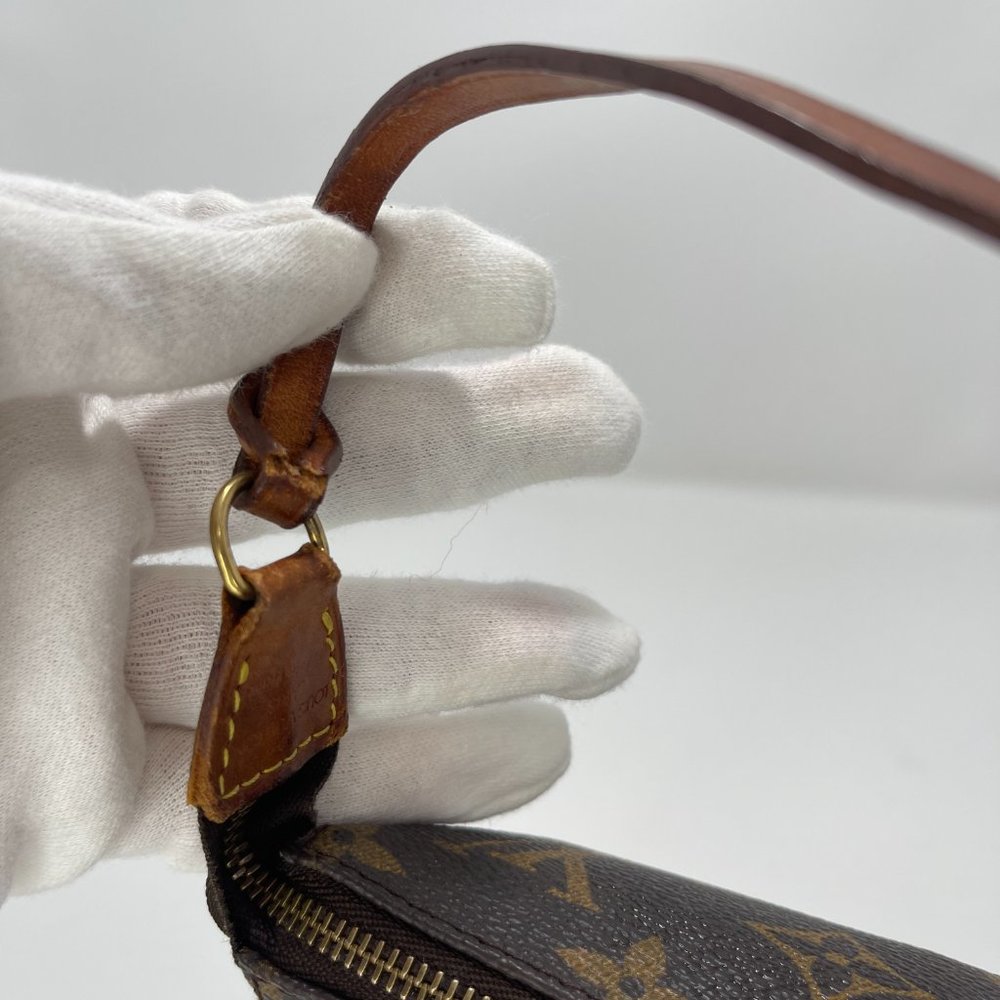 •SOLD• Louis Vuitton Monogram Pochette Accessories - Picture 11 of 15